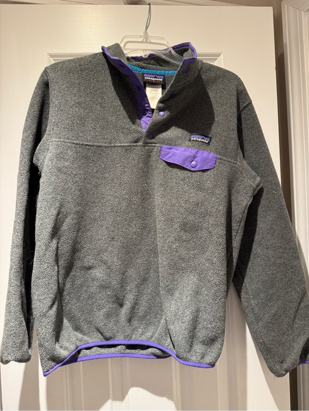 Patagonia Women’s gray Patagonia Lightweight Synchilla Snap-T Pullover